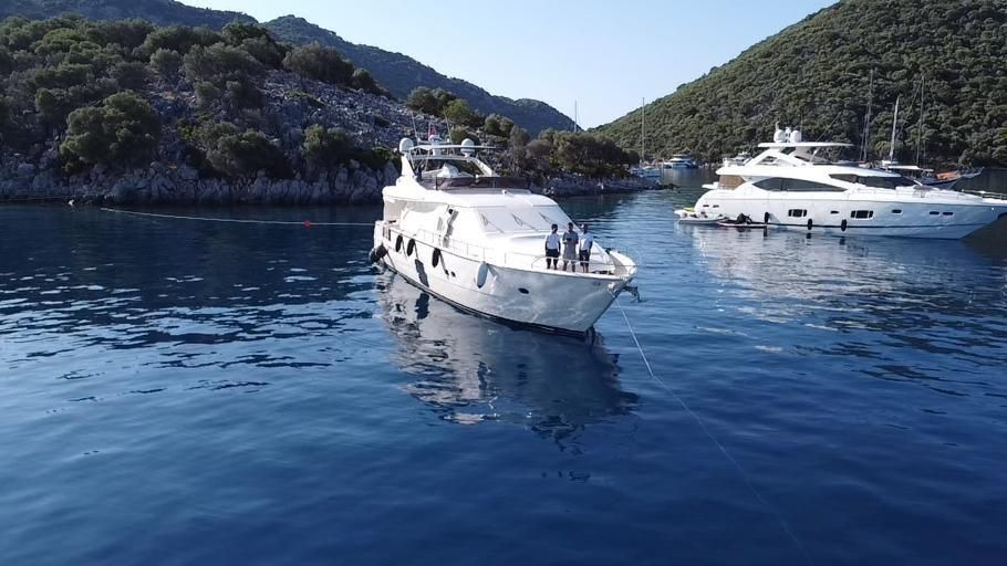 2005 Ferretti Yachts 74 