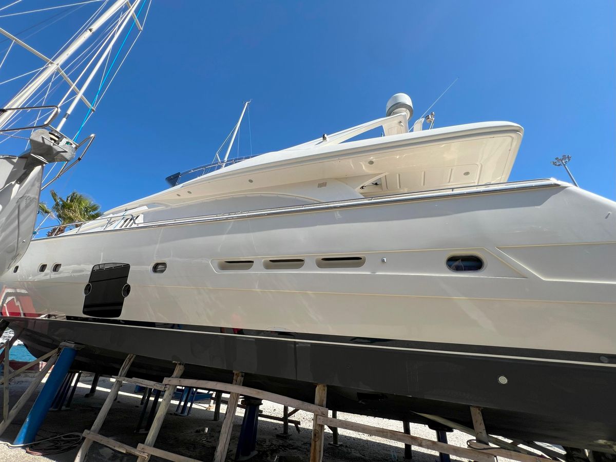 2005 Ferretti Yachts 74 