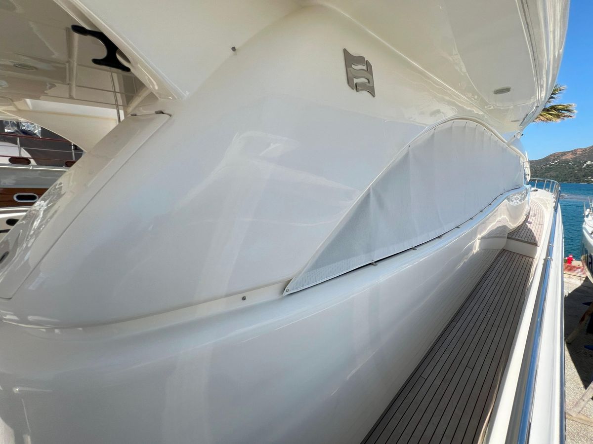 2005 Ferretti Yachts 74 