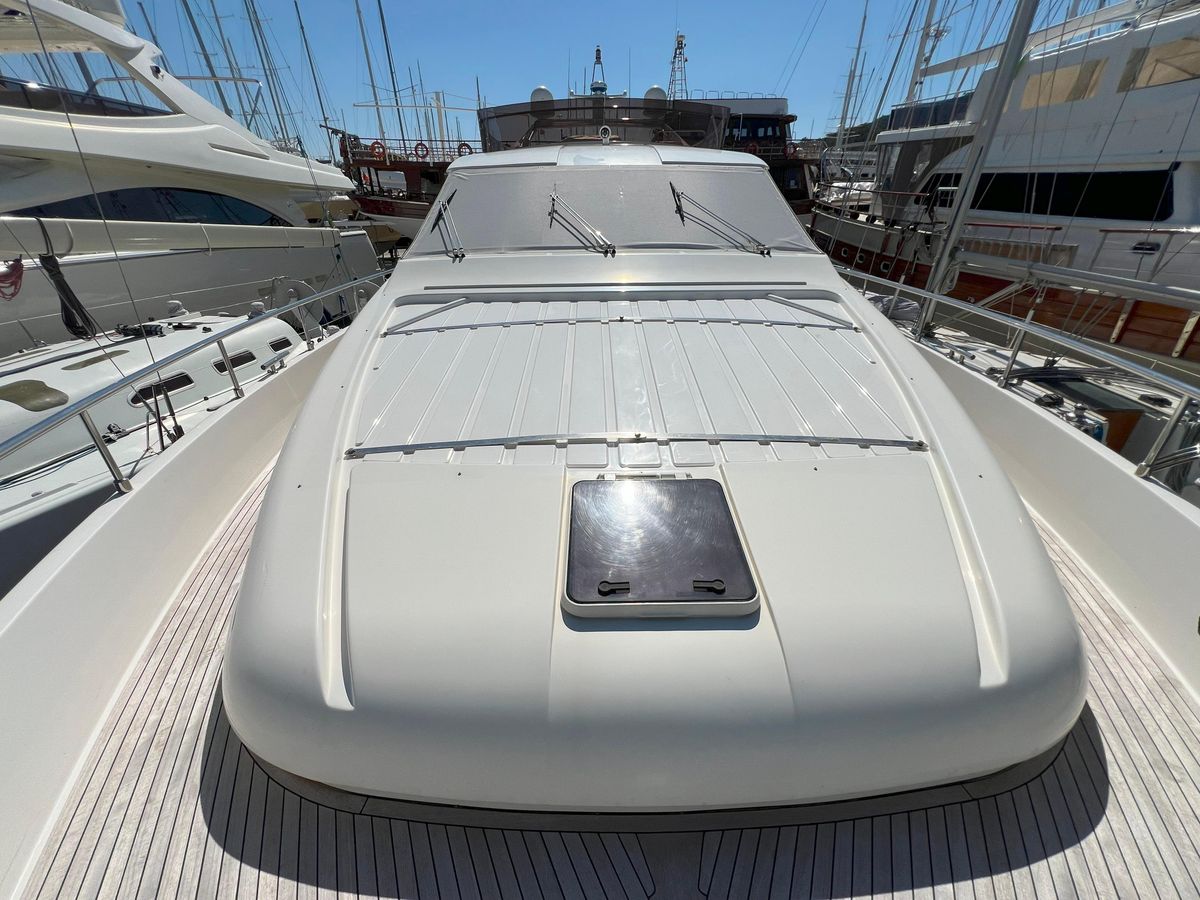 2005 Ferretti Yachts 74 