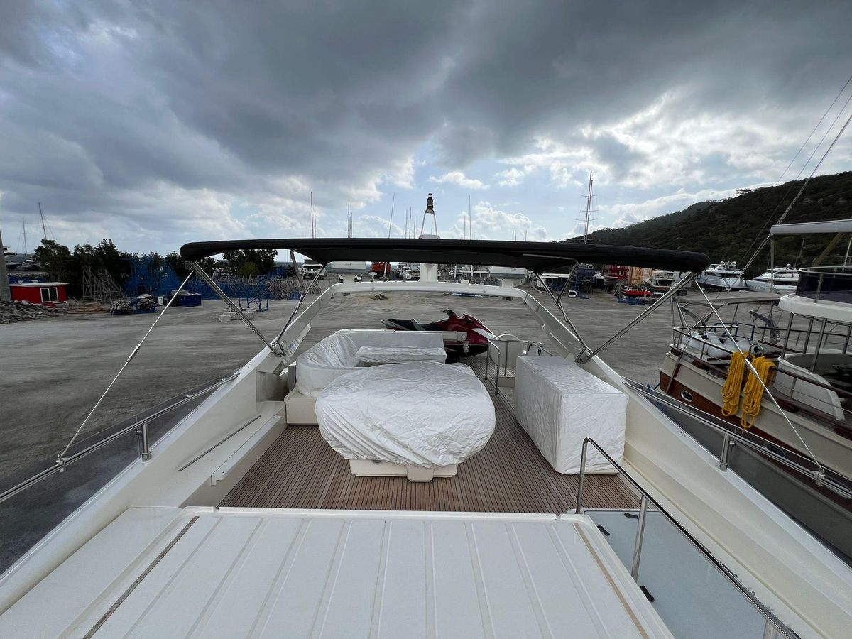 2005 Ferretti Yachts 74 