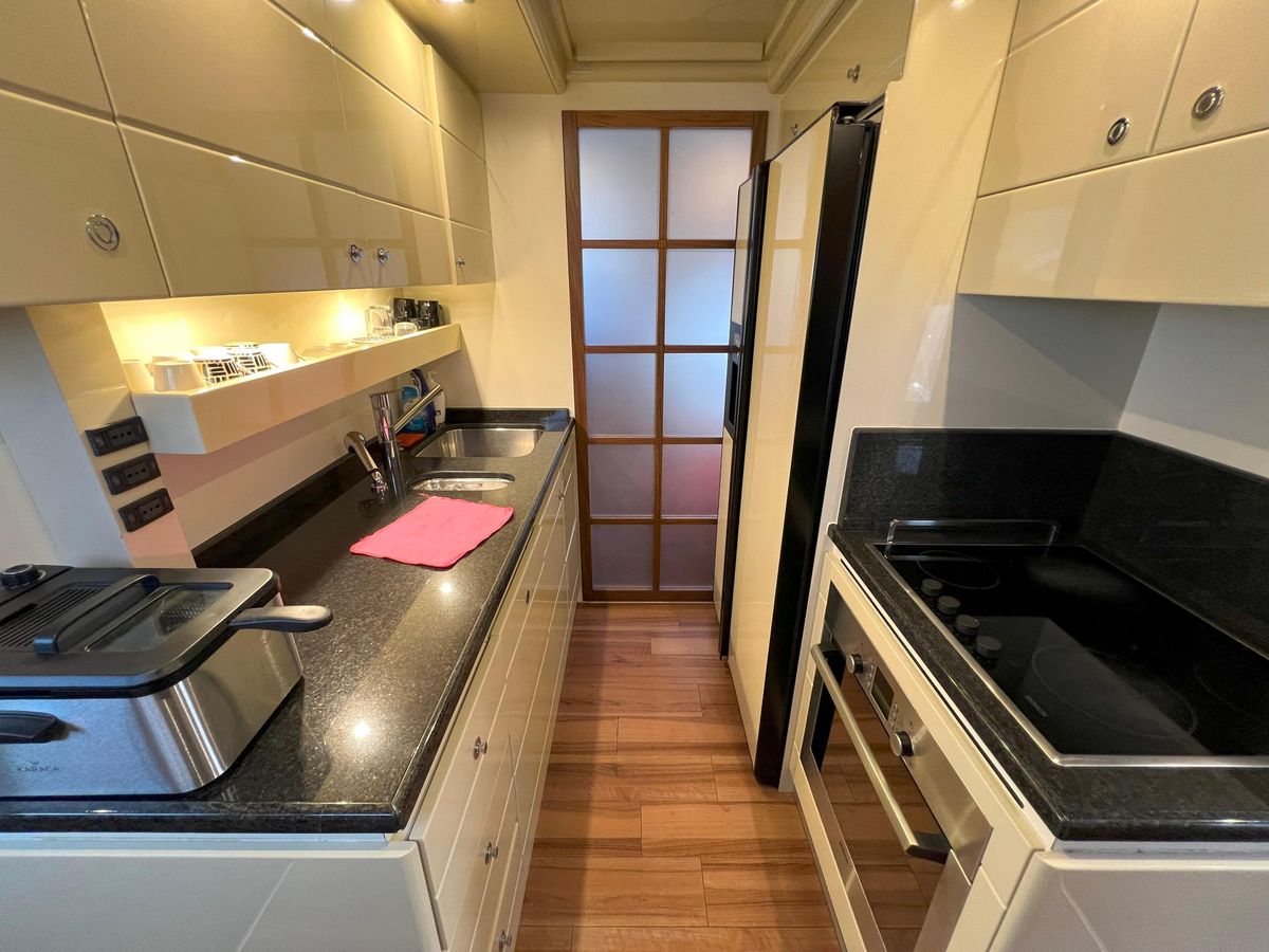 2005 Ferretti Yachts 74 