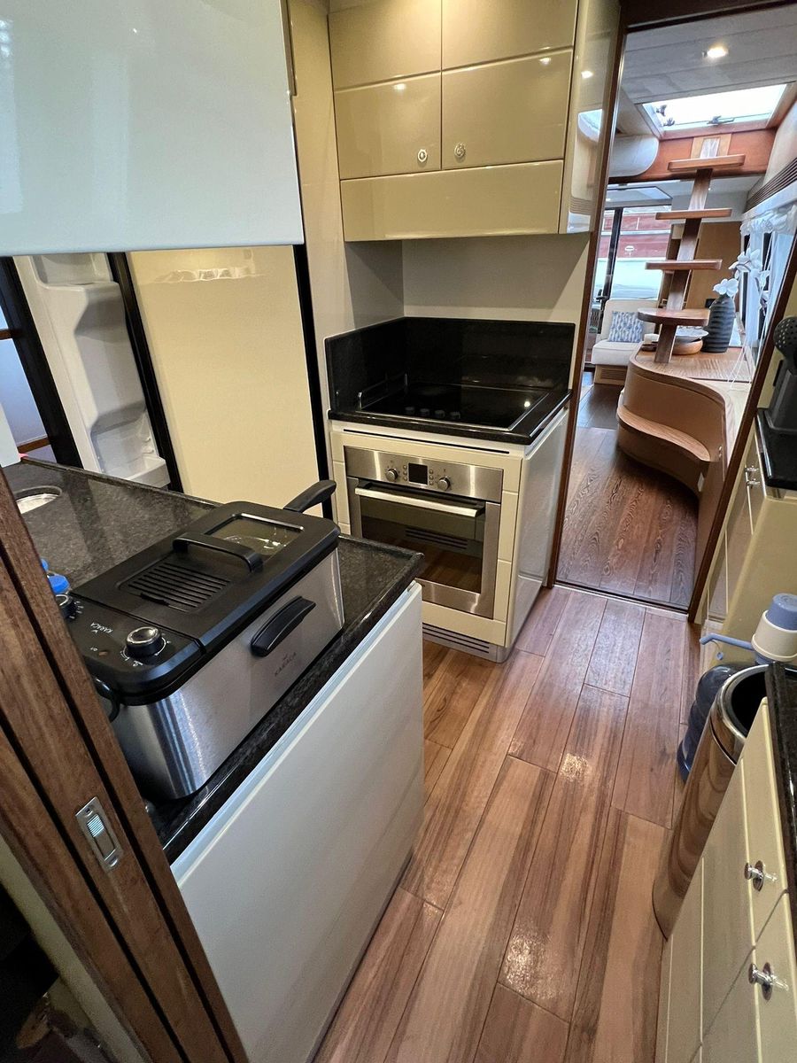 2005 Ferretti Yachts 74 