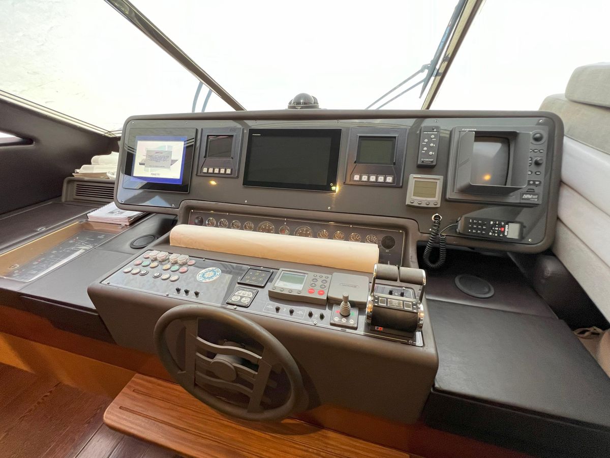 2005 Ferretti Yachts 74 