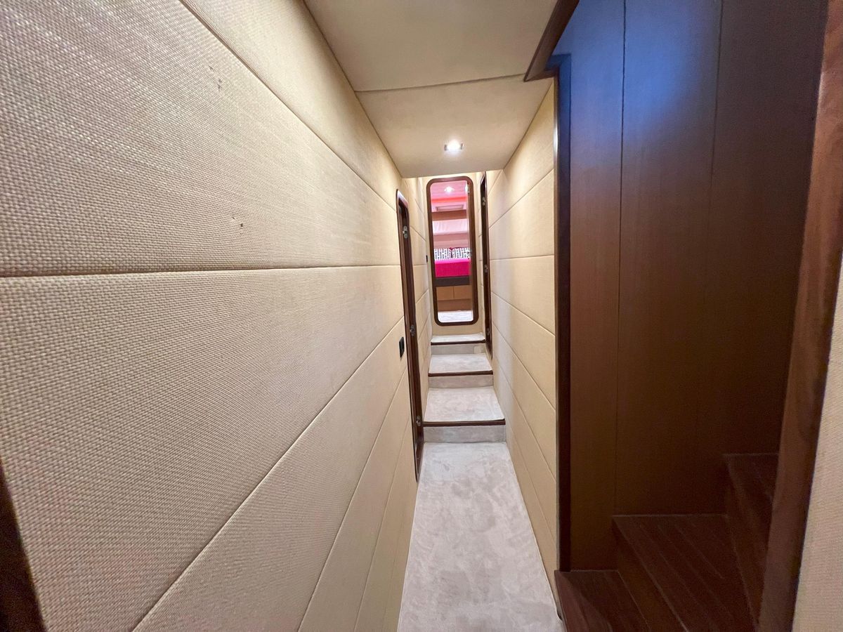 2005 Ferretti Yachts 74 