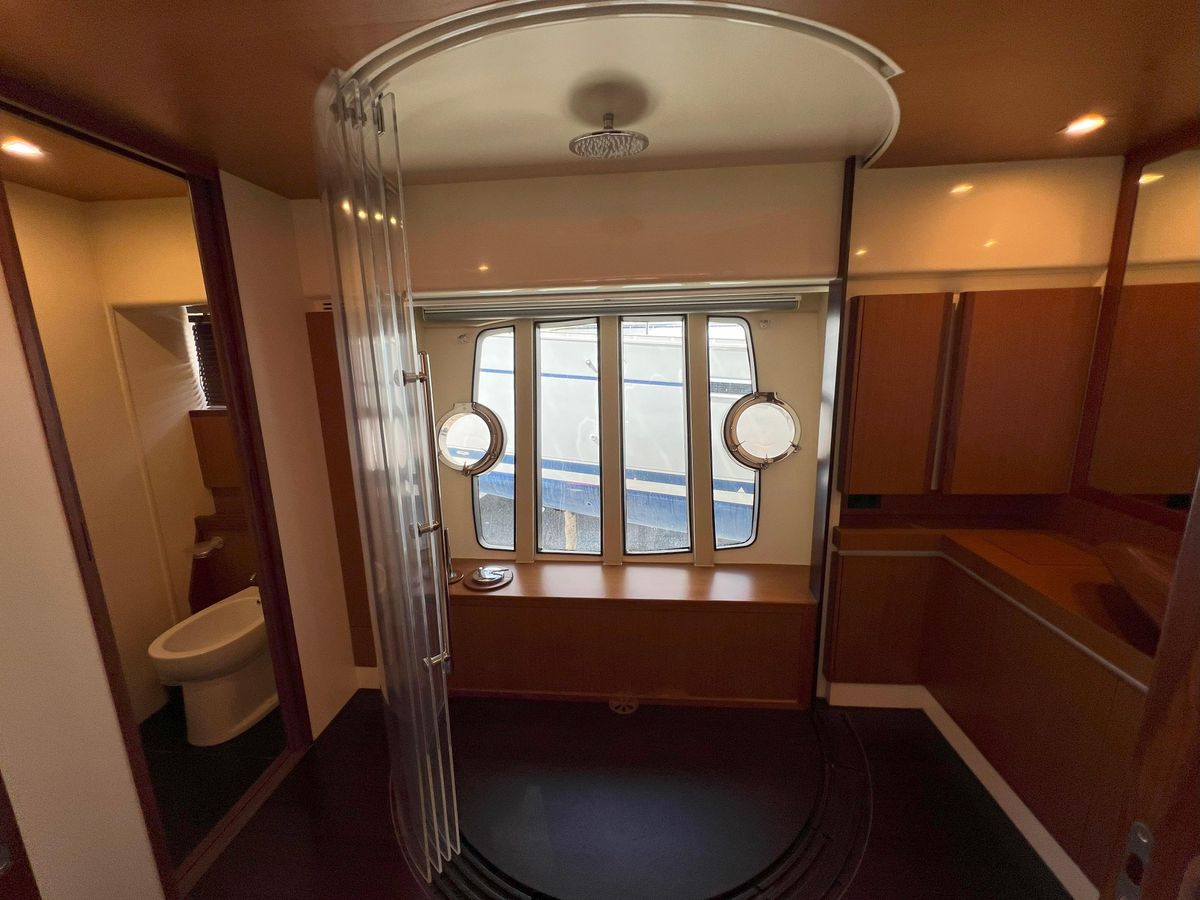 2005 Ferretti Yachts 74 