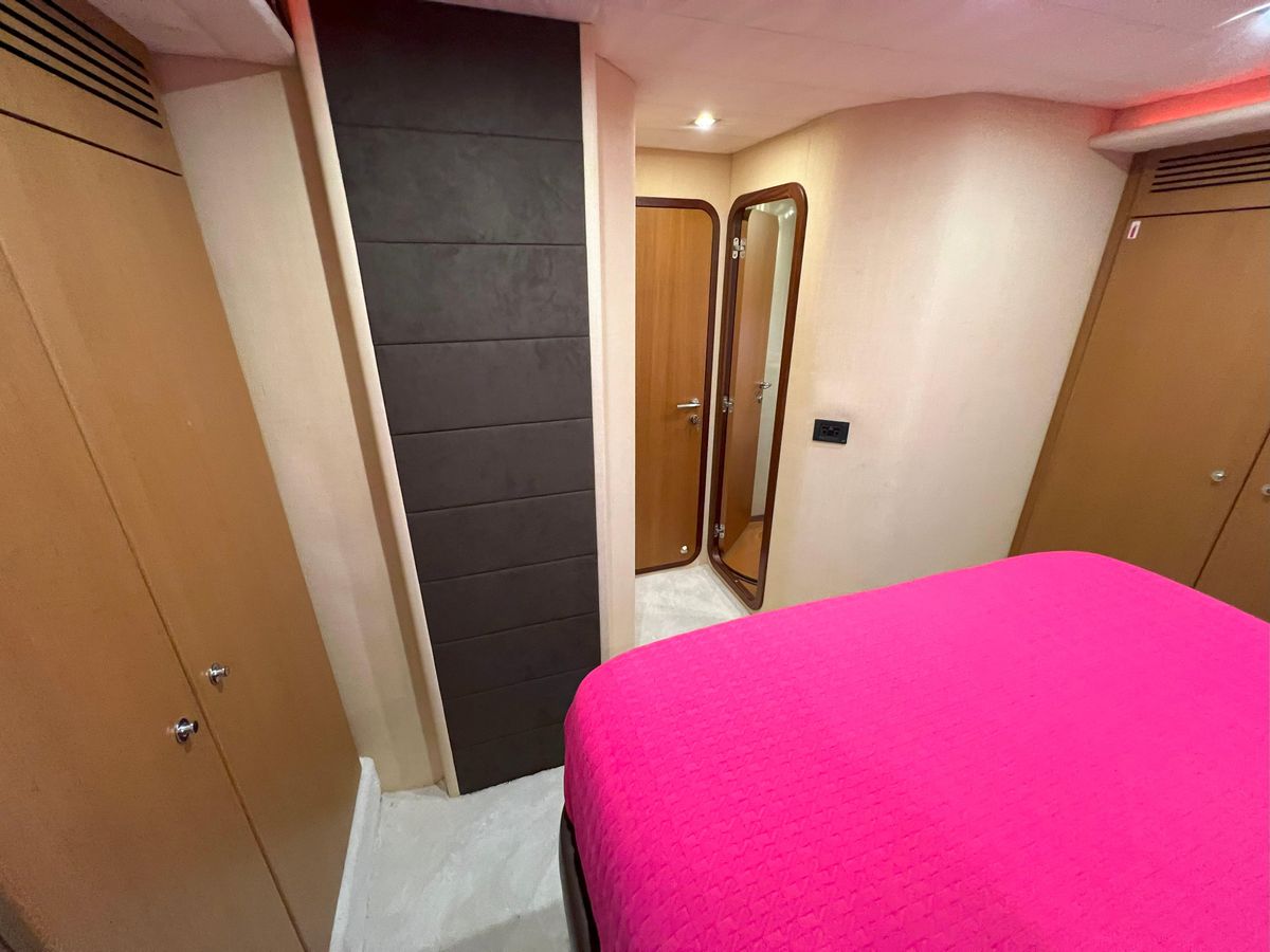 2005 Ferretti Yachts 74 