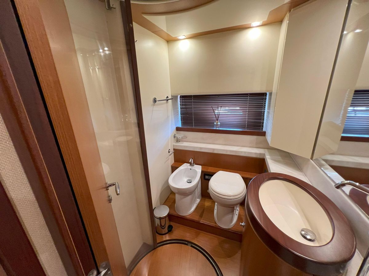 2005 Ferretti Yachts 74 