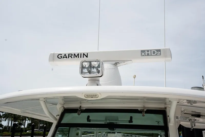  Yacht Photos Pics 2014 Boston Whaler 350 Outrage with Garmin xHD2 radar system.