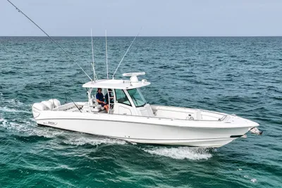Boston Whaler 350 Outrage