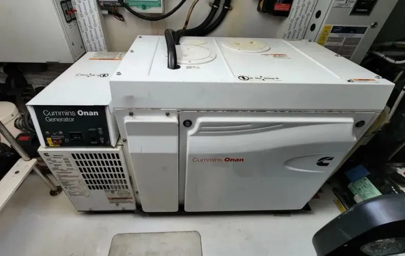  Yacht Photos Pics 2016 Azimut 50 Fly - Image 43