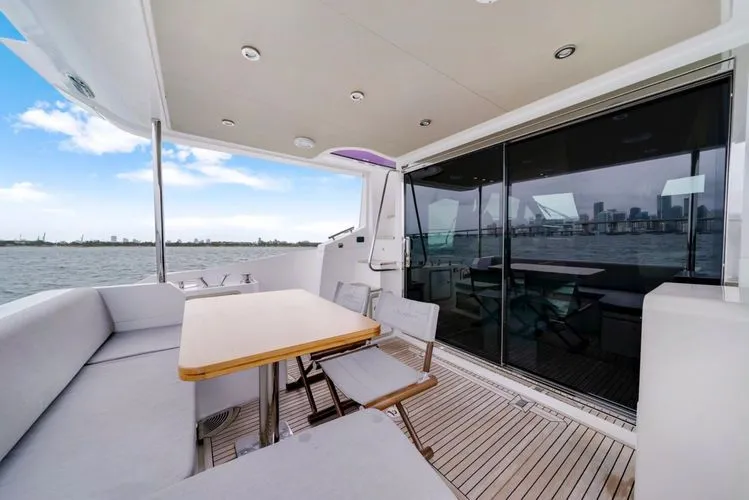  Yacht Photos Pics 2016 Azimut 50 Fly - Image 8