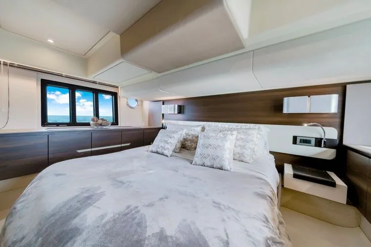  Yacht Photos Pics 2016 Azimut 50 Fly - Image 26