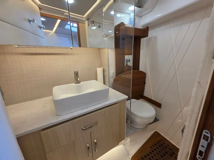  Yacht Photos Pics 2024 REGAL 36 XO - Image 28