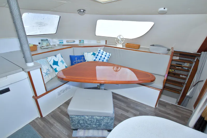 Scout Yacht Photos Pics 1996 Manta 40 yacht interior with cozy seating, wooden table, and nautical decor.