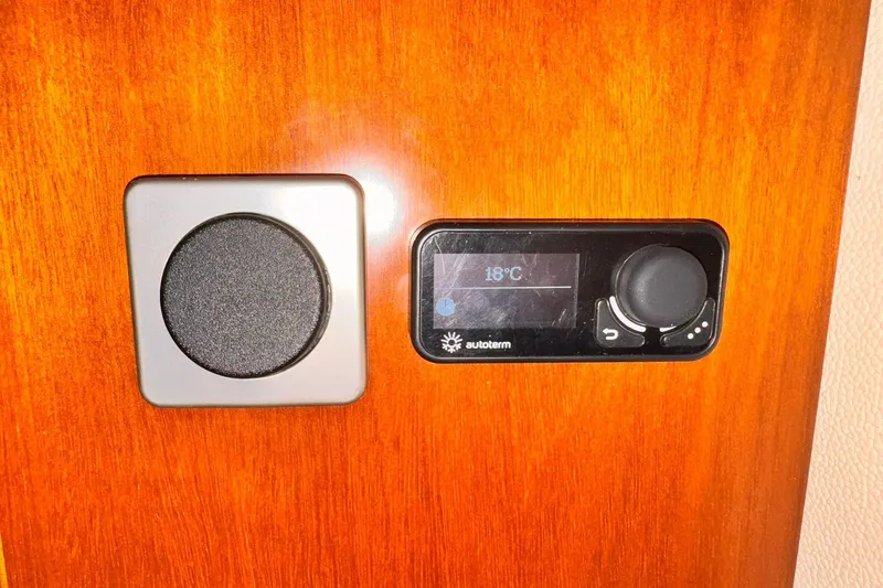 Searenity Yacht Photos Pics Control panel on Fountaine Pajot LAVEZZI 40, 2005, displaying 18°C temperature setting.