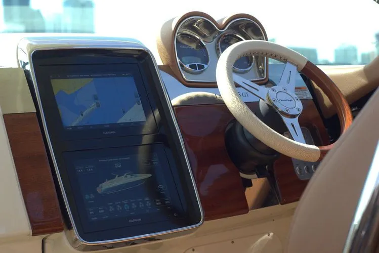  Yacht Photos Pics 2022 Chris-craft Launch 35 Gt - Image 12