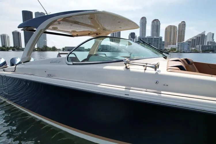  Yacht Photos Pics 2022 Chris-craft Launch 35 Gt - Image 14