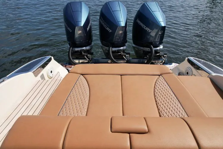  Yacht Photos Pics 2022 Chris-craft Launch 35 Gt - Image 5