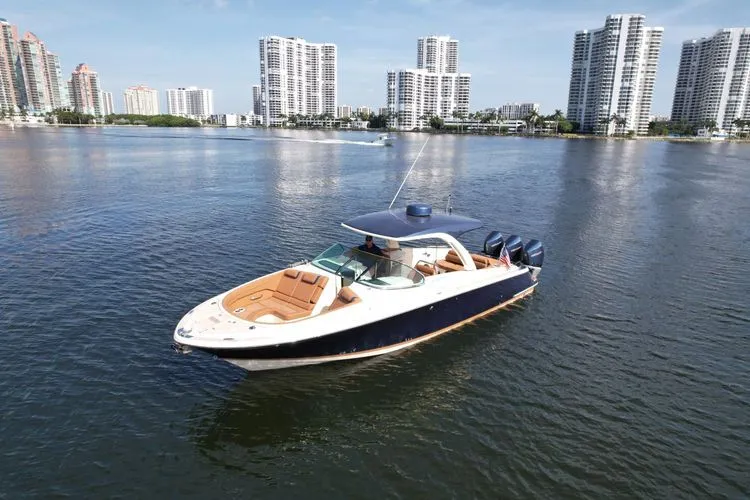  Yacht Photos Pics 2022 Chris-craft Launch 35 Gt - Image 21