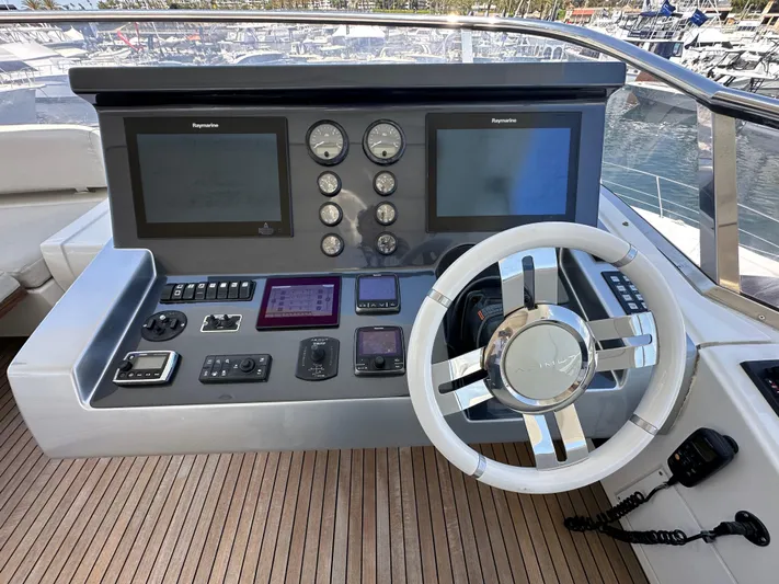 Slingshot Yacht Photos Pics 