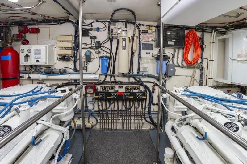 Sugar Bear Yacht Photos Pics 