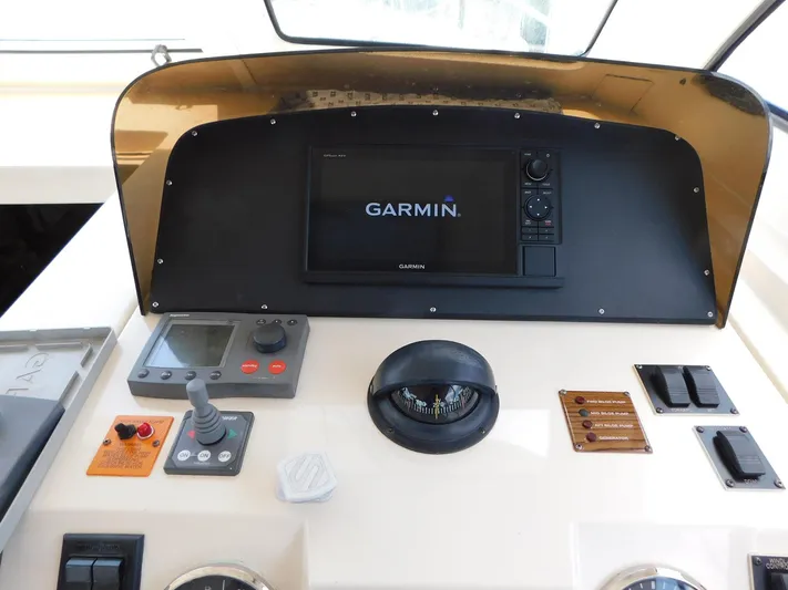 Calm Yacht Photos Pics Control panel of 2005 Mainship 34 Rum Runner with Garmin navigation system.