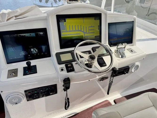  Yacht Photos Pics 2008 Hatteras 64 My - Image 29