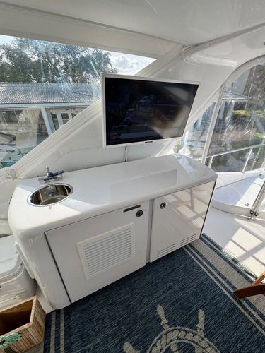 2008 Hatteras 64 