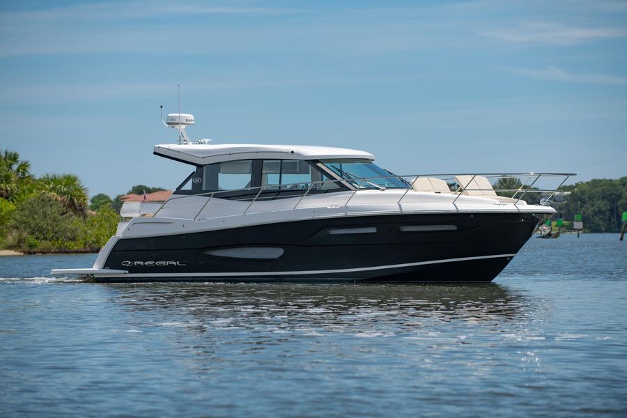 2020 Regal 38 Grande Coupe