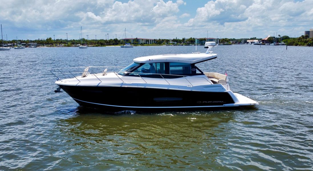 2020 Regal 38 Grande Coupe