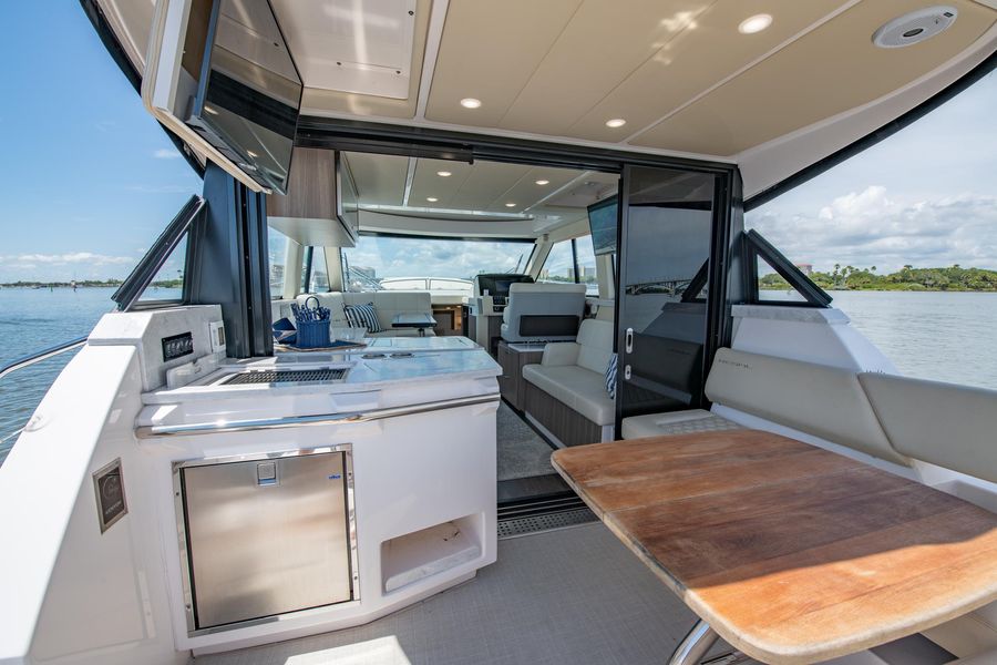 2020 Regal 38 Grande Coupe