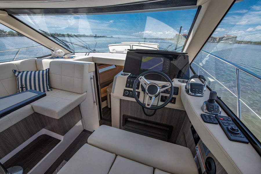 2020 Regal 38 Grande Coupe
