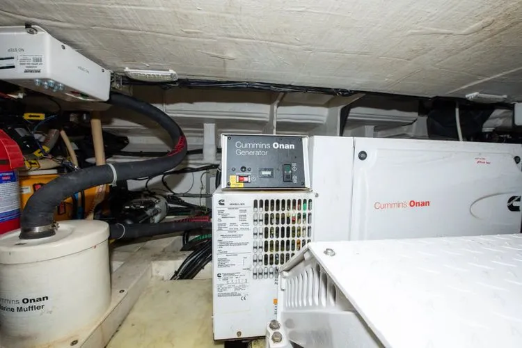  Yacht Photos Pics 2017 Azimut 42 Fly - Image 23