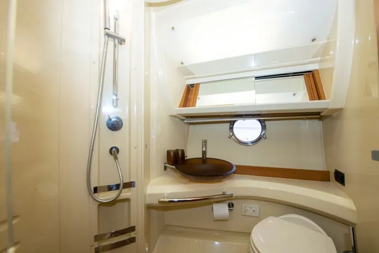  Yacht Photos Pics 2017 Azimut 42 Fly - Image 14