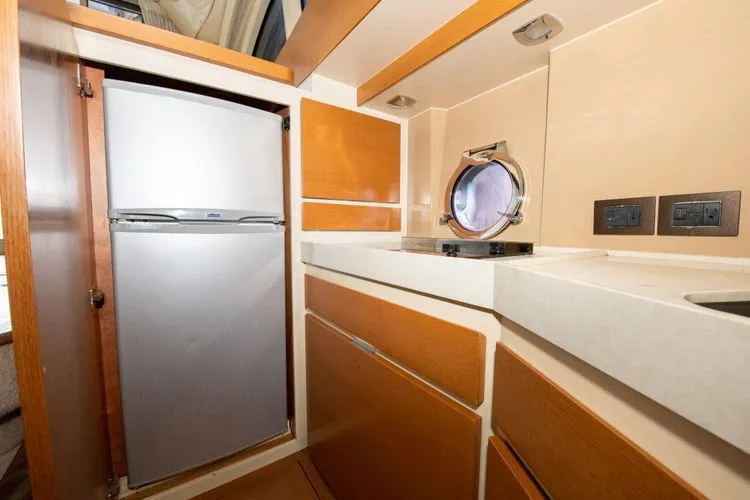  Yacht Photos Pics 2017 Azimut 42 Fly - Image 9