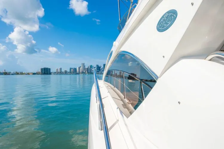  Yacht Photos Pics 2011 Sunseeker Manhattan 52 - Image 36