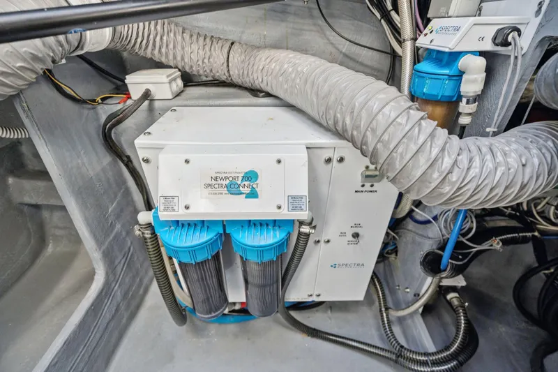 Navitas Yacht Photos Pics Engine room of 2019 Itacatamarans 14.99 with Newport 700 Spectra Connect system.