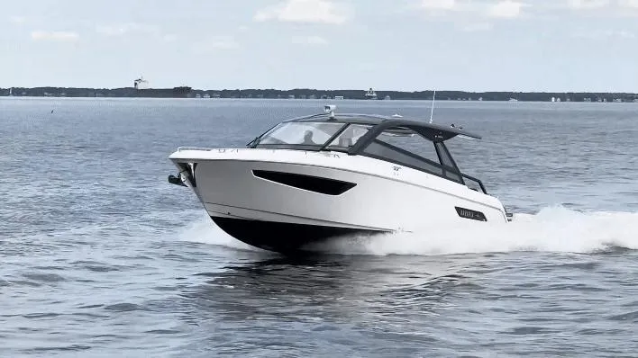 Inventory Clearance Yacht Photos Pics 2023 Bavaria Vida 33 motorboat cruising on open water.