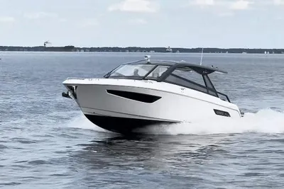 Bavaria Vida 33