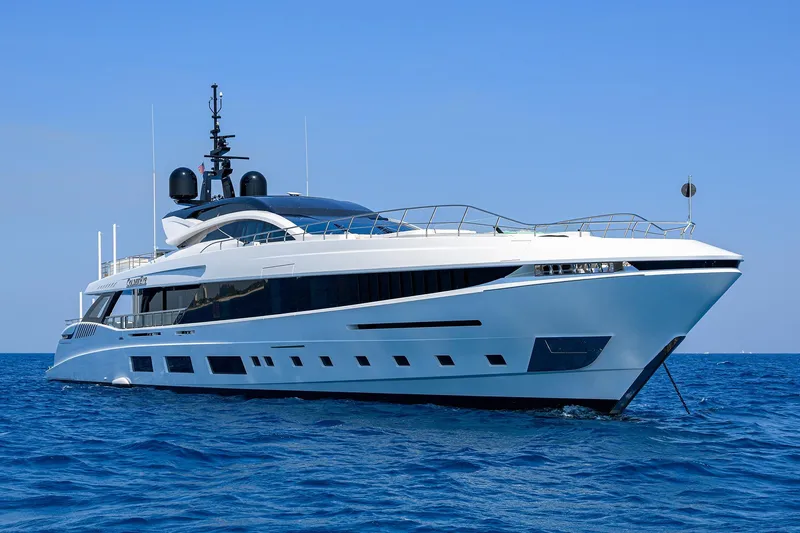 Goldeneye Yacht Photos Pics 