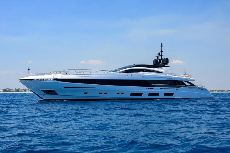Goldeneye Yacht Photos Pics 
