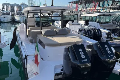 2025 Axopar 37 ST Sun Top