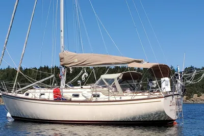Island Packet 35