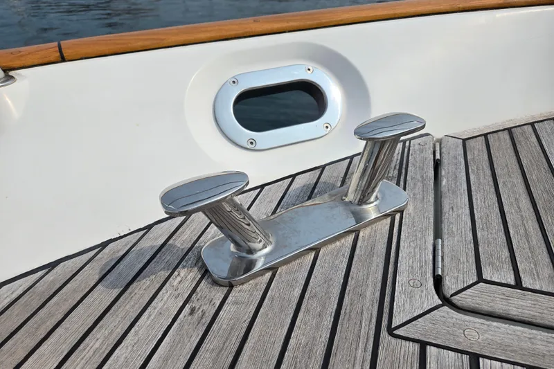 Wa Yacht Photos Pics Deck cleat on 2012 Beneteau Swift Trawler 52 with teak flooring.