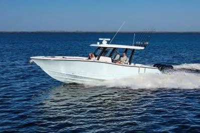 Robalo R360 Center Console
