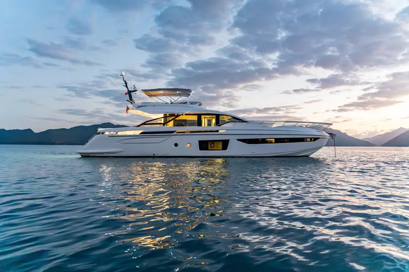 King Liam Yacht Photos Pics 2024 Azimut S8