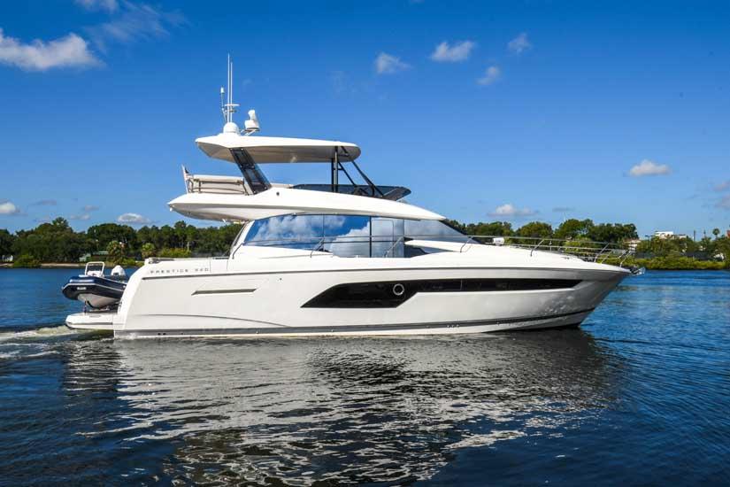 2022 Prestige 520 Flybridge