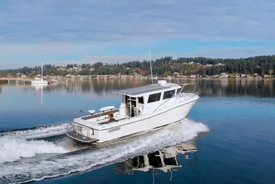 2013 Ocean Sport Roamer 33 by Lindell