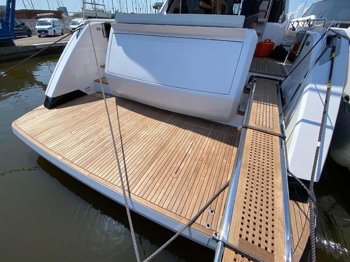 2023 Ferretti Yachts 73 